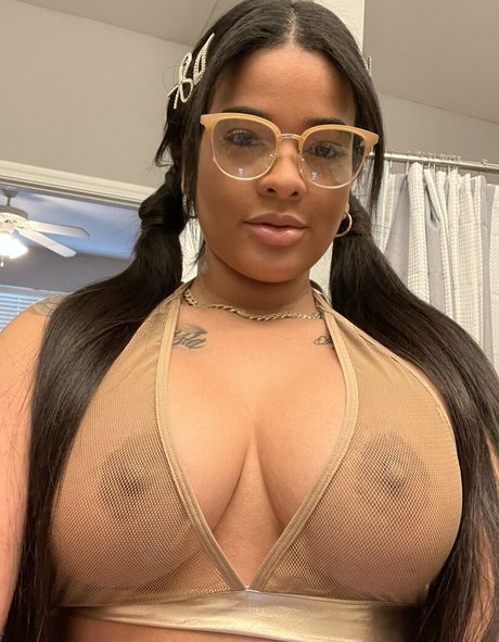 Naakte gelekte OnlyFans-foto van Cynthia Garcia
