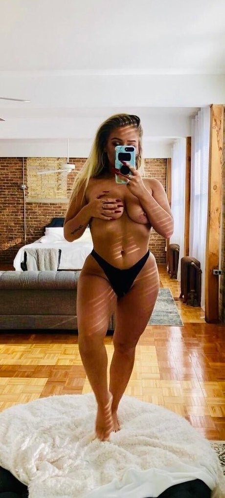 Naakte gelekte OnlyFans-foto van Sweetened