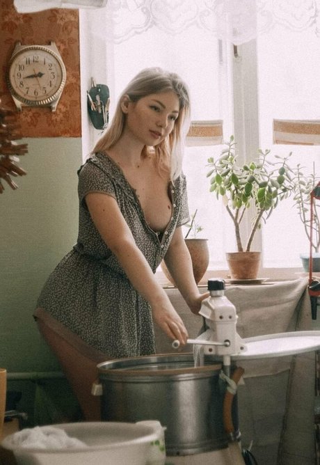Naakte gelekte OnlyFans-foto van Angelina Spaska