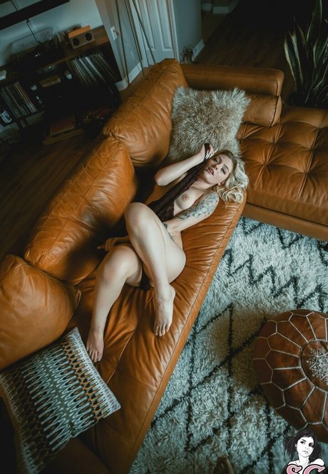 Naakte gelekte OnlyFans-foto van Fern Suicide