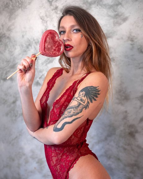 Naakte gelekte OnlyFans-foto van Demonia