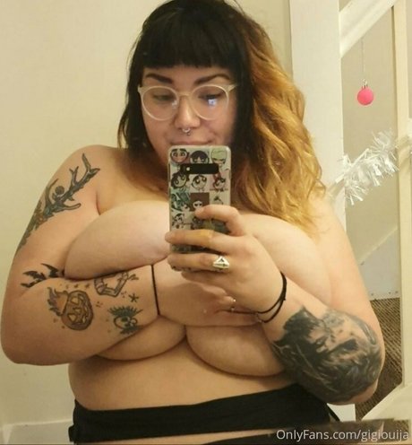 Naakte gelekte OnlyFans-foto van Gigiouija
