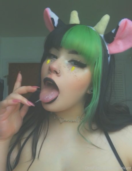 Naakte gelekte OnlyFans-foto van Katthekunt