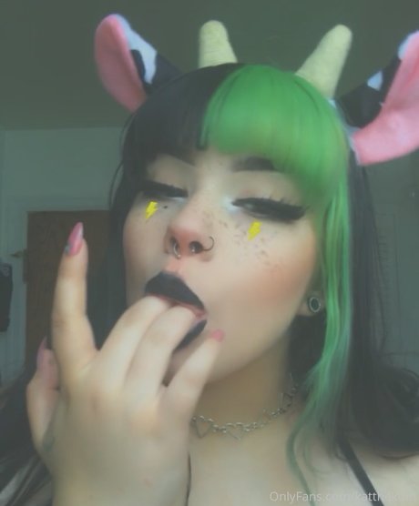 Naakte gelekte OnlyFans-foto van Katthekunt