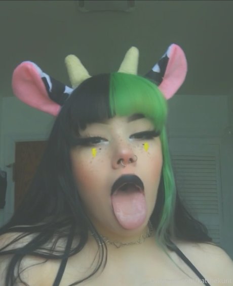 Naakte gelekte OnlyFans-foto van Katthekunt