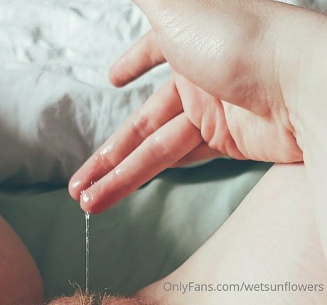 Naakte gelekte OnlyFans-foto van Wetsunflowers