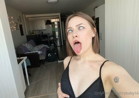 Naakte gelekte OnlyFans-foto van Dasha