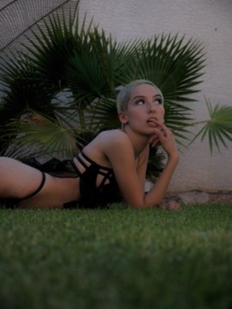 Naakte gelekte OnlyFans-foto van Lego Lass
