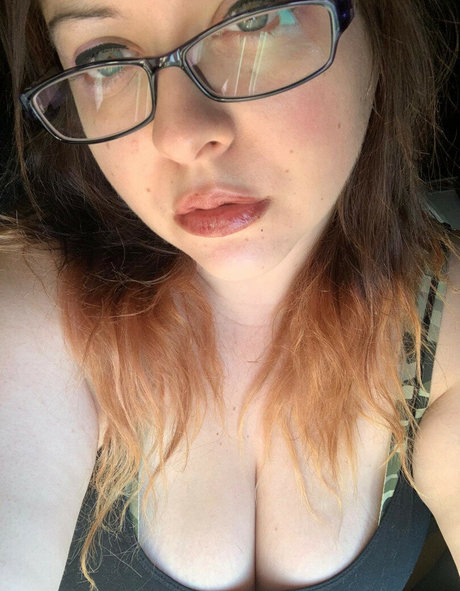 Naakte gelekte OnlyFans-foto van Novacurves