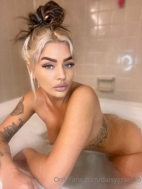 Naakte gelekte OnlyFans-foto van Daisygrantxo
