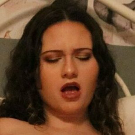 Naakte gelekte OnlyFans-foto van Alyzod