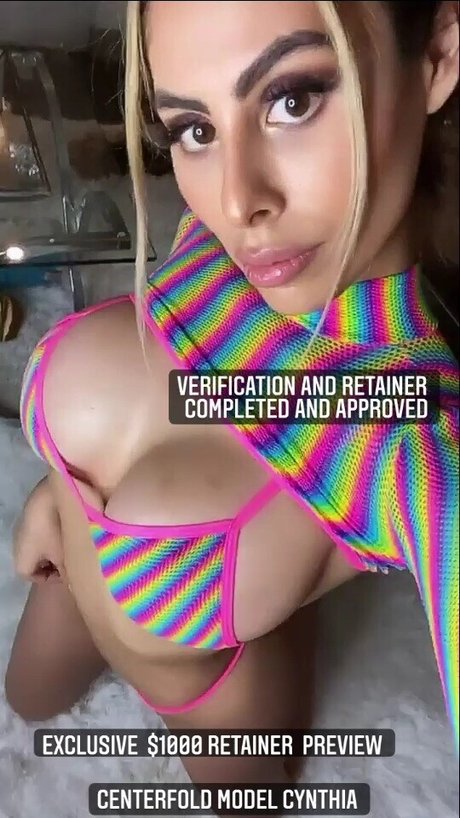 Naakte gelekte OnlyFans-foto van Cynthia Escobar
