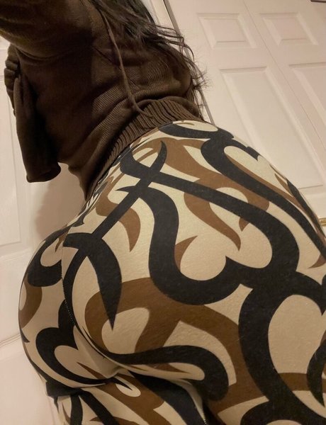 Naakte gelekte OnlyFans-foto van Goyard Wallet