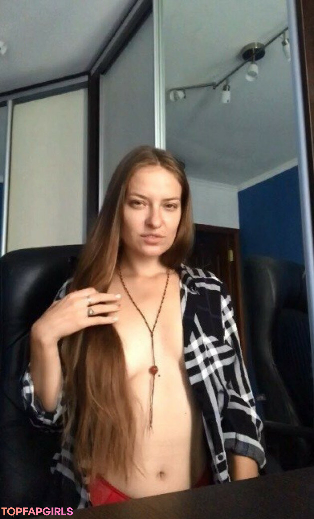 Naakte gelekte OnlyFans-foto van Crazy Layla #102 Naakte gelekte OnlyFans-foto van Crazy Layla #102