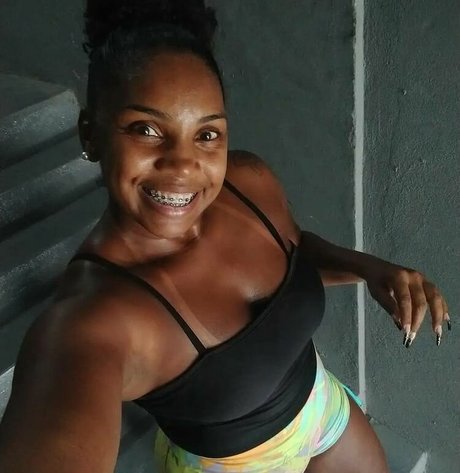 Naakte gelekte OnlyFans-foto van Renata Nascimento