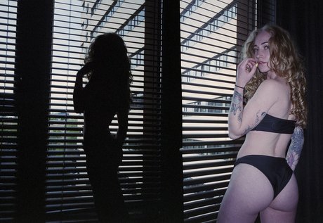 Naakte gelekte OnlyFans-foto van Empressscarlett