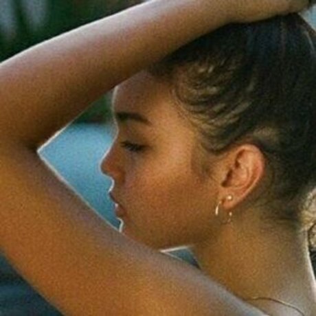 Naakte gelekte OnlyFans-foto van Caitlin North Lewis