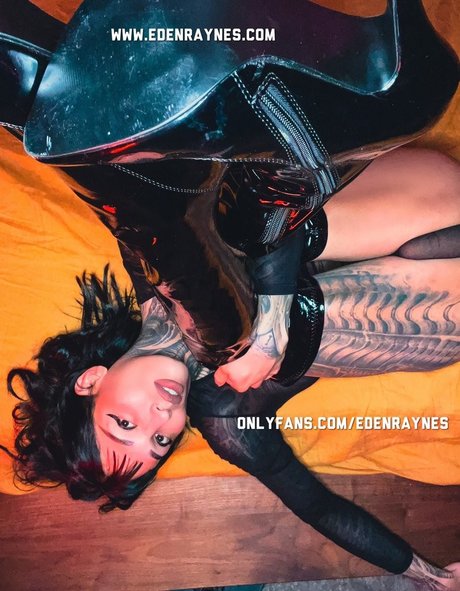 Naakte gelekte OnlyFans-foto van Eden Raynes