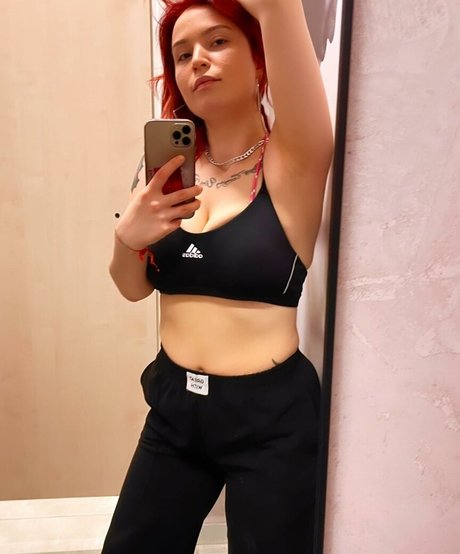 Naakte gelekte OnlyFans-foto van Arzu Ylmaz