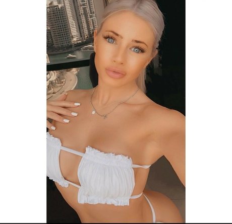 Naakte gelekte OnlyFans-foto van Caitlinrharding