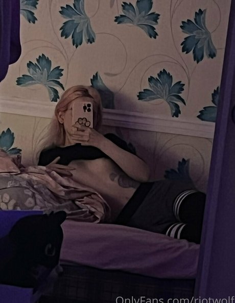 Naakte gelekte OnlyFans-foto van Riotwolf