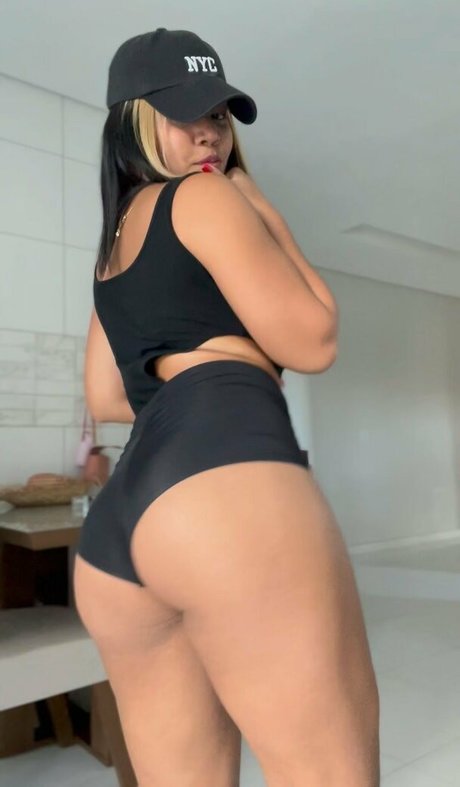 Naakte gelekte OnlyFans-foto van Gabyhotwife