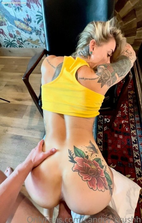 Naakte gelekte OnlyFans-foto van Taylor Dayne Loyd