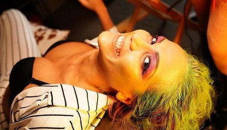 Naakte gelekte OnlyFans-foto van Salina De La Renta