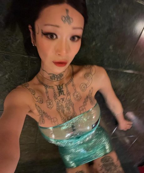 Naakte gelekte OnlyFans-foto van Tightcorsetloosemorals