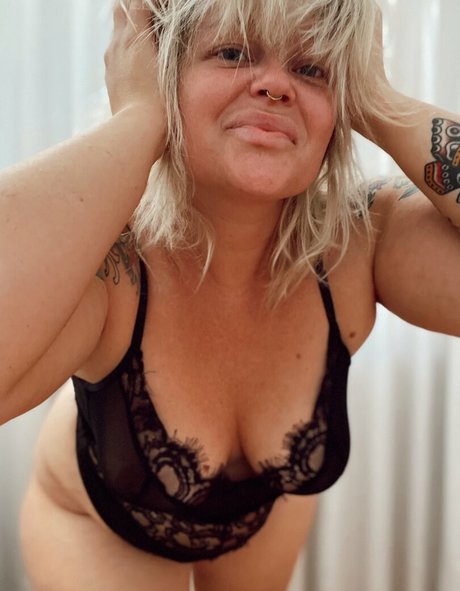 Naakte gelekte OnlyFans-foto van Tallulah Moon