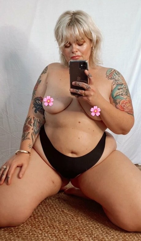Naakte gelekte OnlyFans-foto van Tallulah Moon