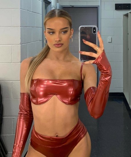 Naakte gelekte OnlyFans-foto van Hannah Sofia