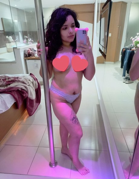 Naakte gelekte OnlyFans-foto van Pistolaura