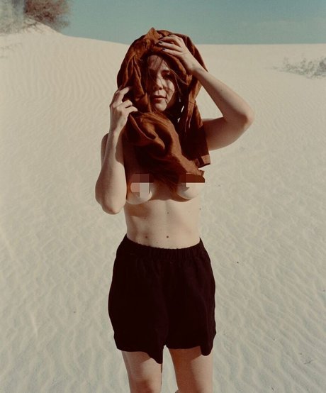 Naakte gelekte OnlyFans-foto van Camila Sodi