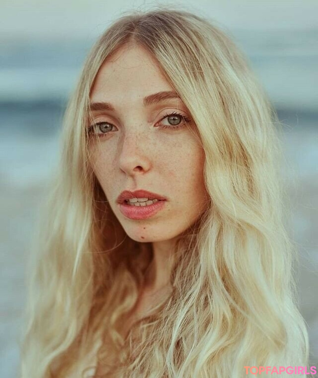 Naakte gelekte OnlyFans-foto van Tiny Miny Mo #5 Naakte gelekte OnlyFans-foto van Tiny Miny Mo #5