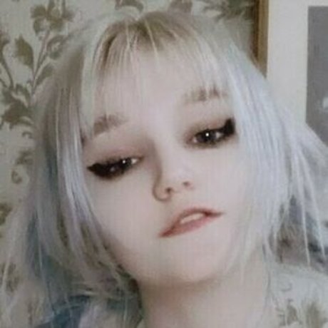 Naakte gelekte OnlyFans-foto van Tipsyio
