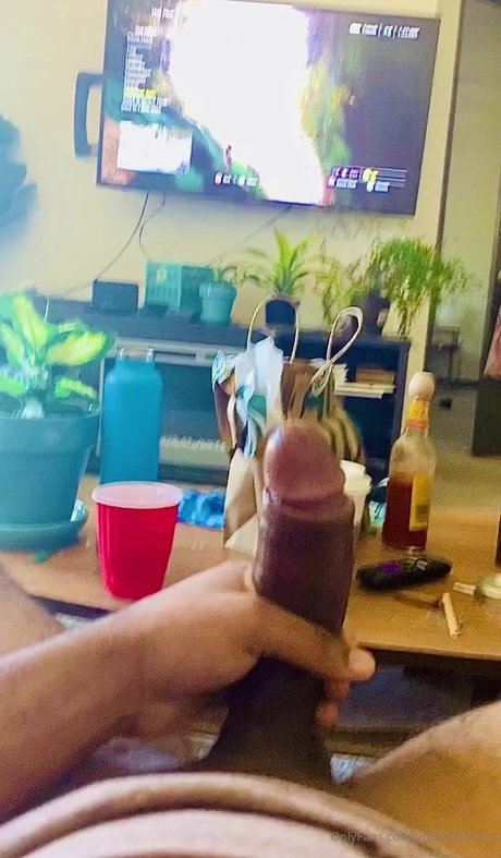 Naakte gelekte OnlyFans-foto van Yourboyfcisco