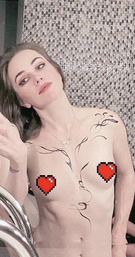 Naakte gelekte OnlyFans-foto van Liv Boeree