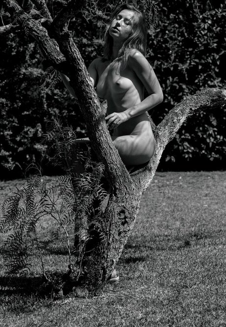 Naakte gelekte OnlyFans-foto van Diana Lark