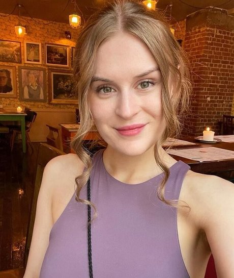 Naakte gelekte OnlyFans-foto van Becca Asmr