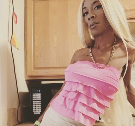 Capri Starr