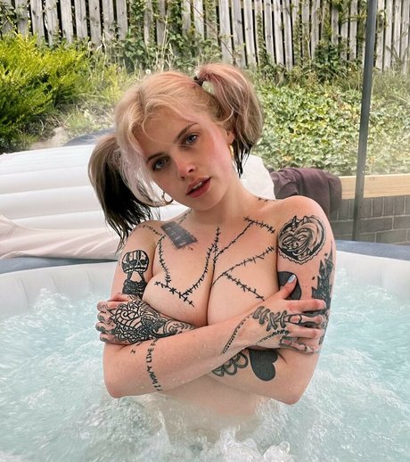 Naakte gelekte OnlyFans-foto van Miss Marilyn
