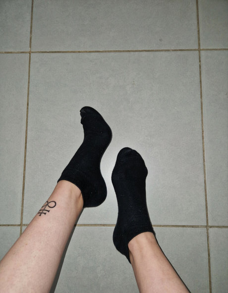Naakte gelekte OnlyFans-foto van Livie Feet