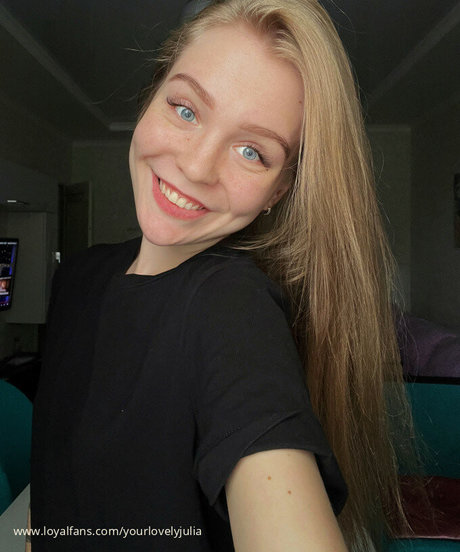 Naakte gelekte OnlyFans-foto van Yourlovelyjulia