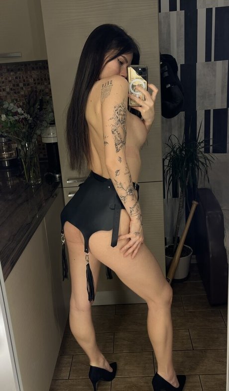 Naakte gelekte OnlyFans-foto van Linaivy