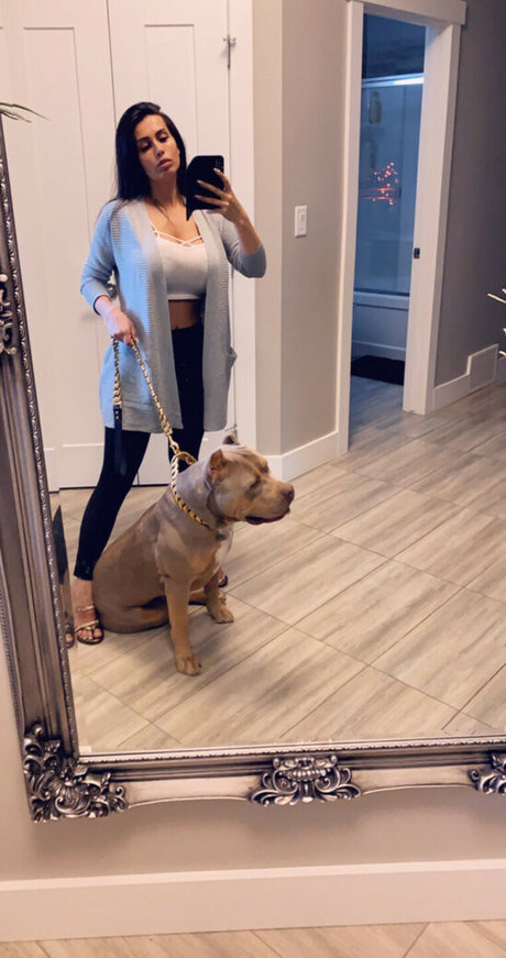 Naakte gelekte OnlyFans-foto van Danielle Deville