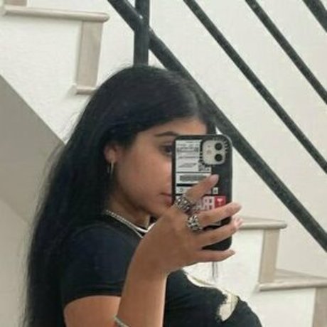Naakte gelekte OnlyFans-foto van Ojixoxo