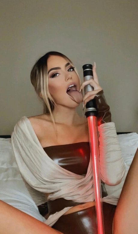 Naakte gelekte OnlyFans-foto van Oliviamaebae