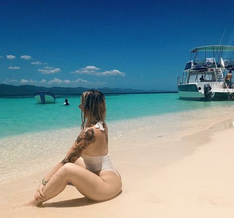 Naakte gelekte OnlyFans-foto van Meabre