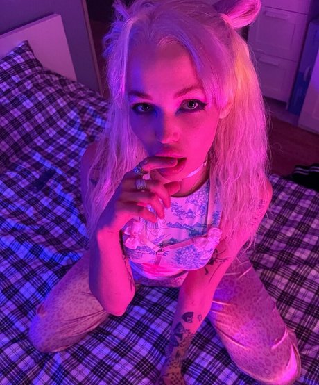 Naakte gelekte OnlyFans-foto van Misscannabisss
